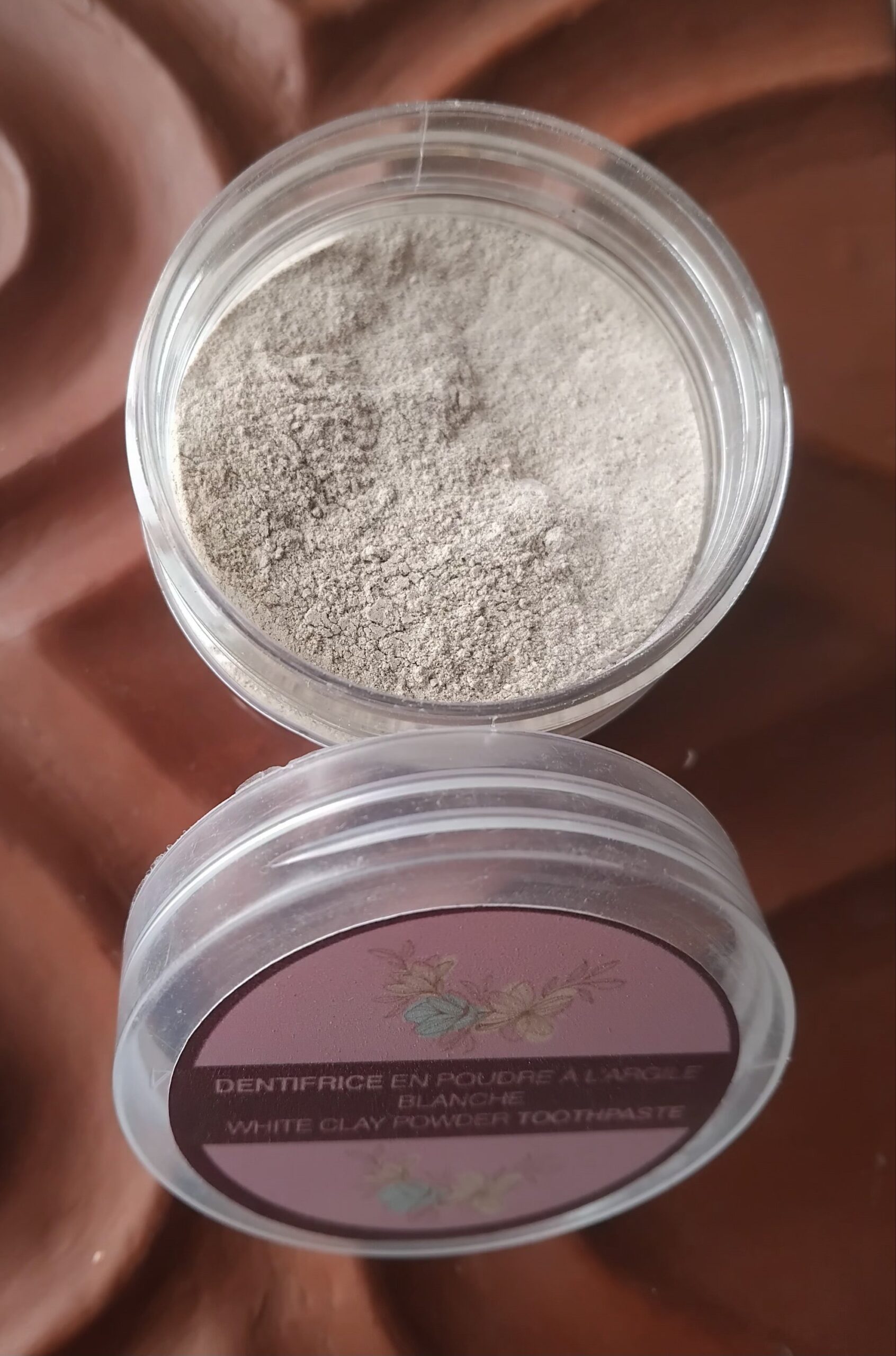 Dentifrice en poudre à l'argile blanche